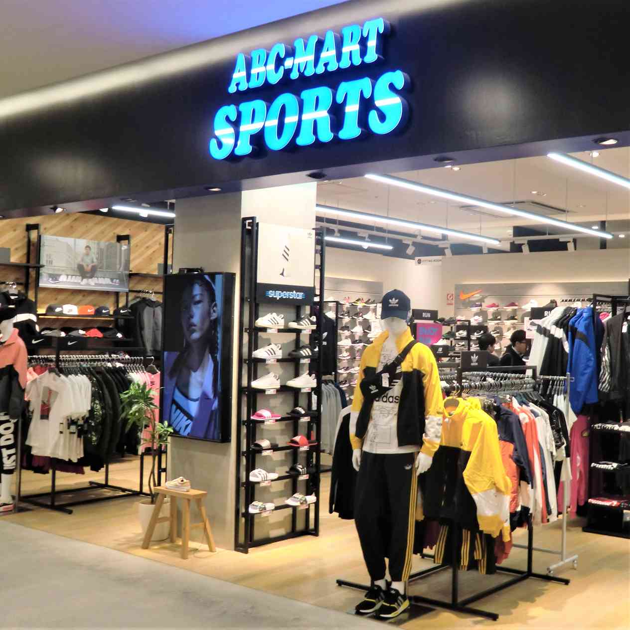 Abc Mart Sports ショップ検索 Mark Is 福岡ももち マークイズ福岡ももち Abc Mart Sports ショップ検索 Mark Is 福岡ももち マークイズ福岡ももち